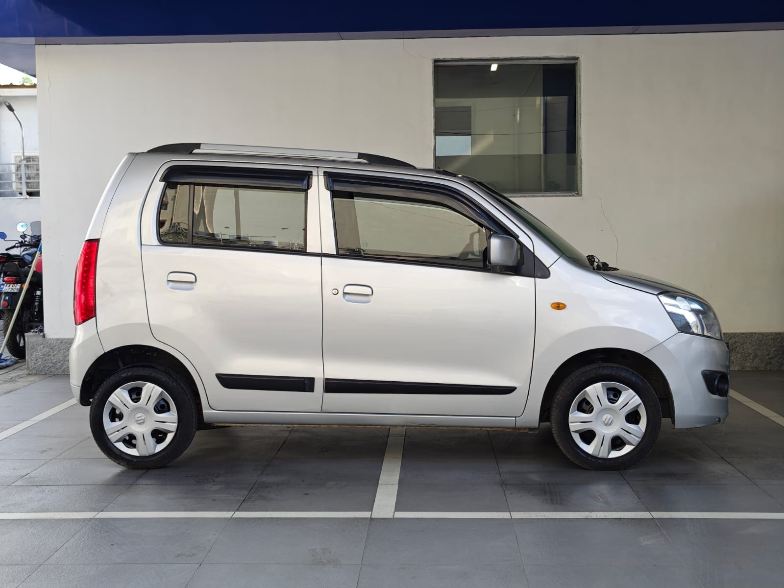 MARUTI SUZUKI WAGON R VXI AMT